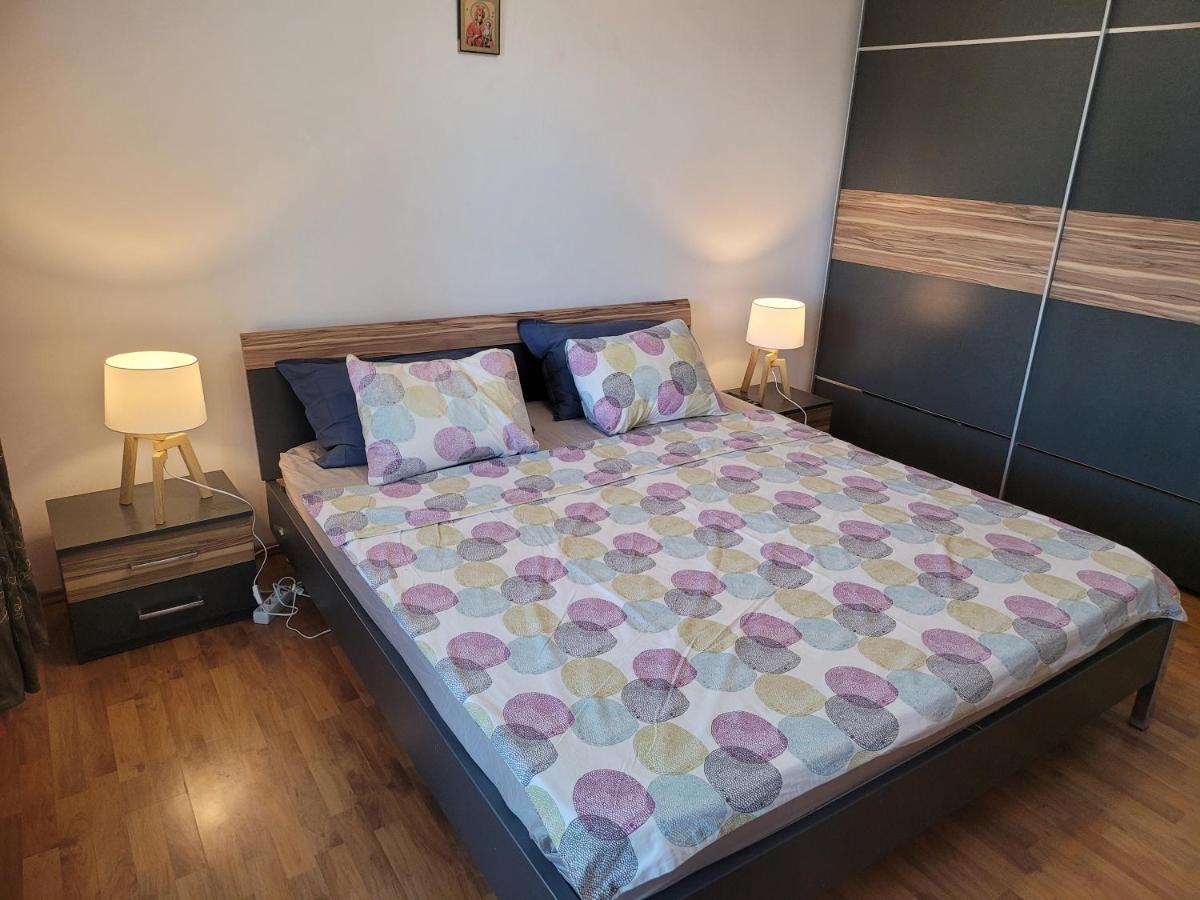 Quiet, Relaxing, Family Friendly Apartamento Bucarest Exterior foto